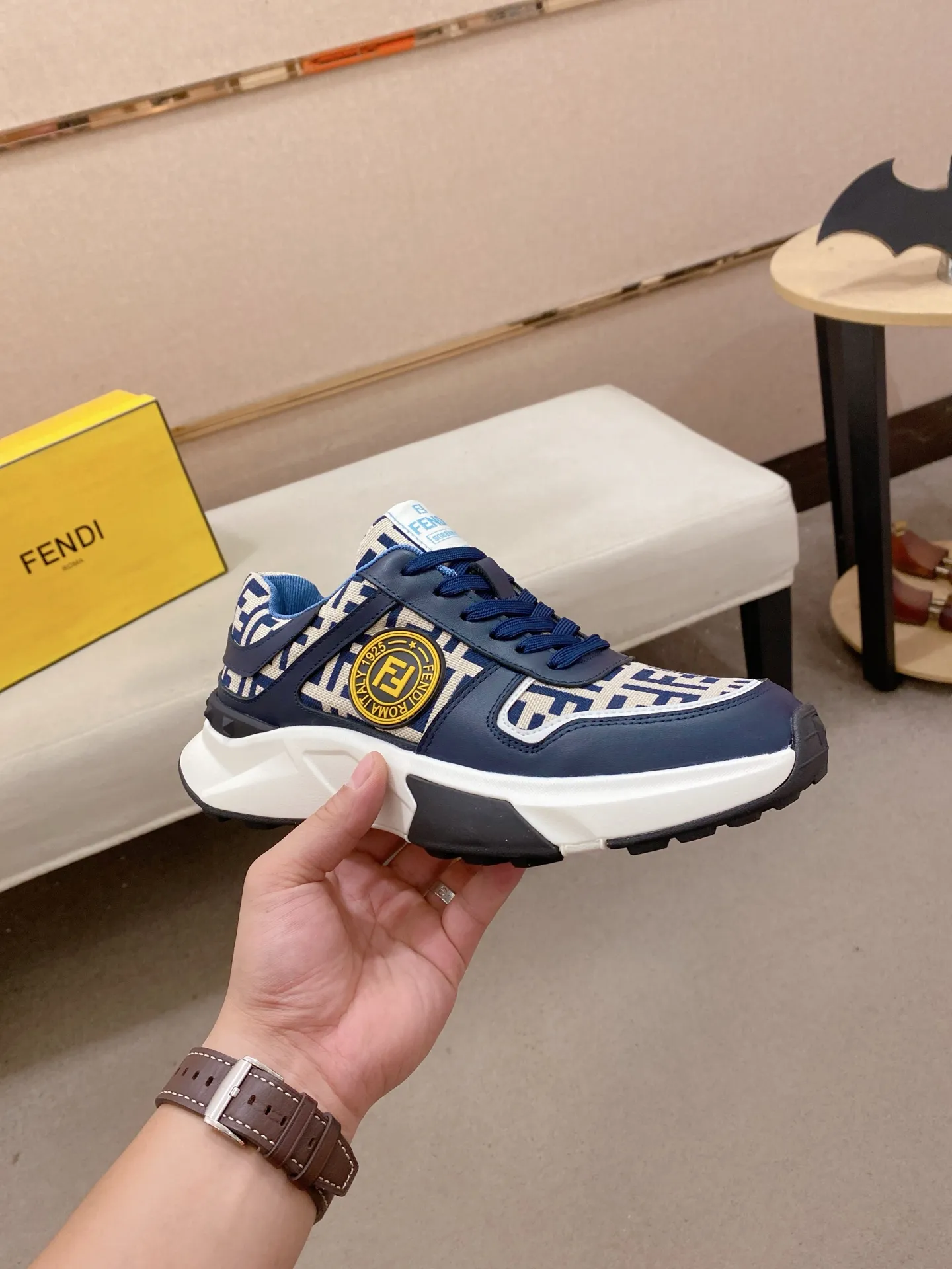 Men's shoes 💰 462💰 (fendi) New style 👊🏻 upper 🇮🇹 imported cowhide fabric 🇩🇪 lining imported sheepskin lining. The original outsole is molded to highlight the identity of every man, and the upper foot is elegant and stable🚶🏻🚶🏻The high-end custom counters reproduce the original version📯No matter the wind or rain, the shoe last remains unchanged and can withstand the verification of time🔍️,🔵 Size: 38-44
